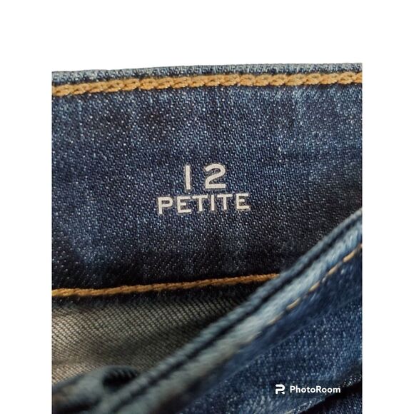 St. Johns Bay Women's Petite Size 12 Medium Wash Blue Jean Capri Pants. Stretch. - Picture 2 of 3